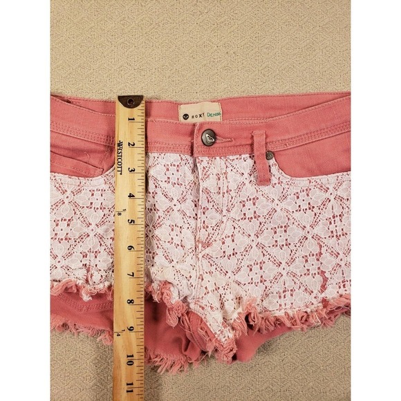 Roxy Denim Shorts Womens 5 Pink Lace Overlay Regular Fit Cut Off Shorts Zip Fly - Picture 4 of 7